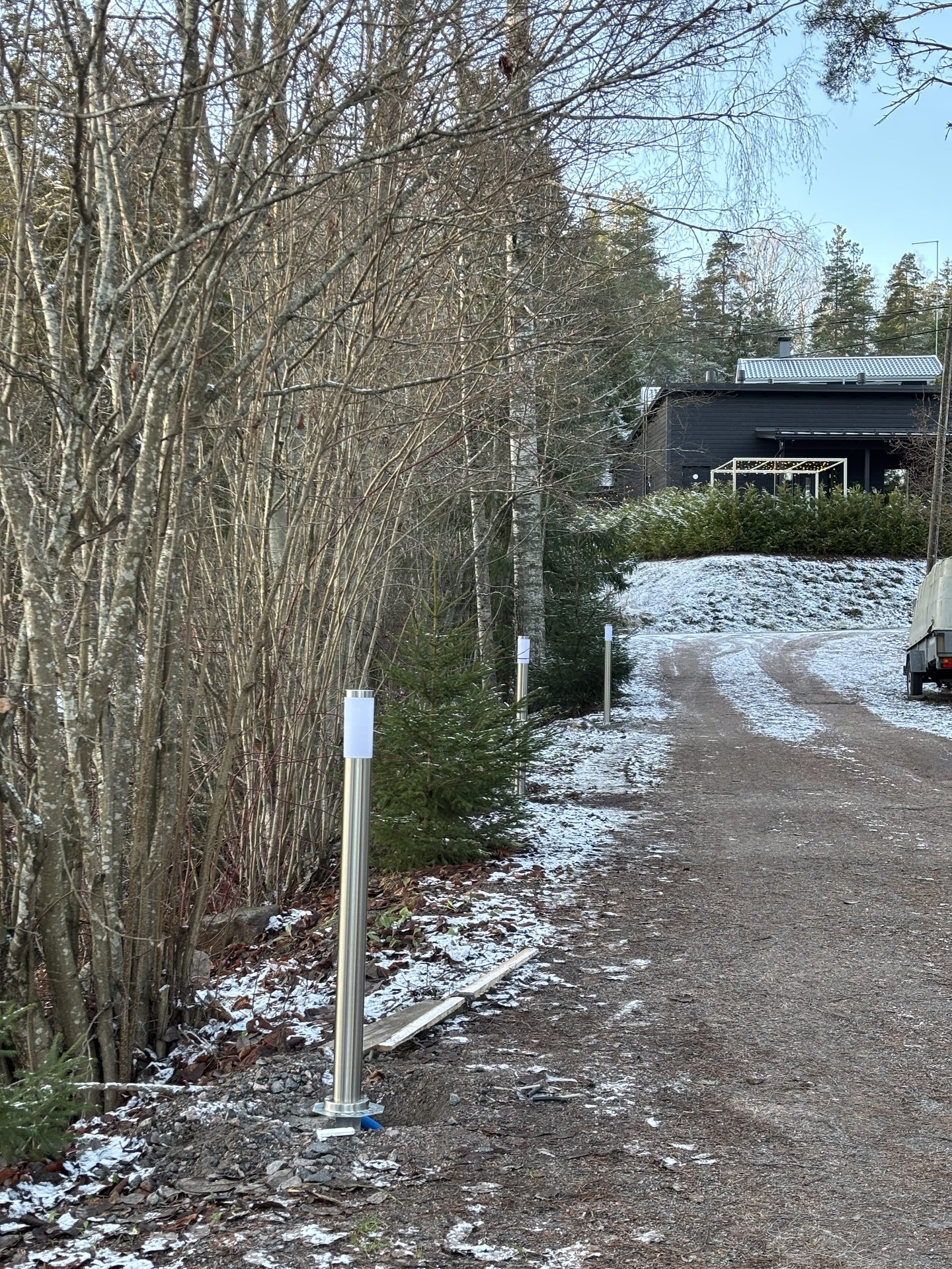 Sähköasentaja valaistusasennuksessa